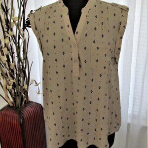 Sweet Wanderer short sleeve v-neck blouse.